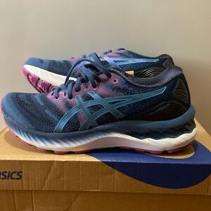Size 8 Asics Gel-Nimbus 23